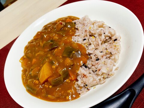 茄子をたっぷり使った夏野菜カレー